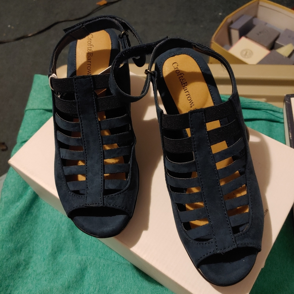 Shoes - Picture 2 of 4